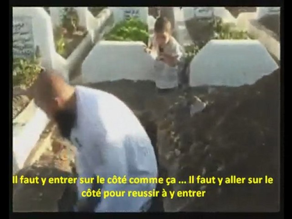 La tombe ... [En Rif, Sous Titré Francais]