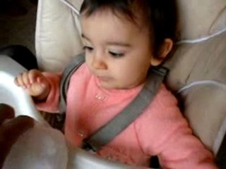 Lilly découvre la neige lol