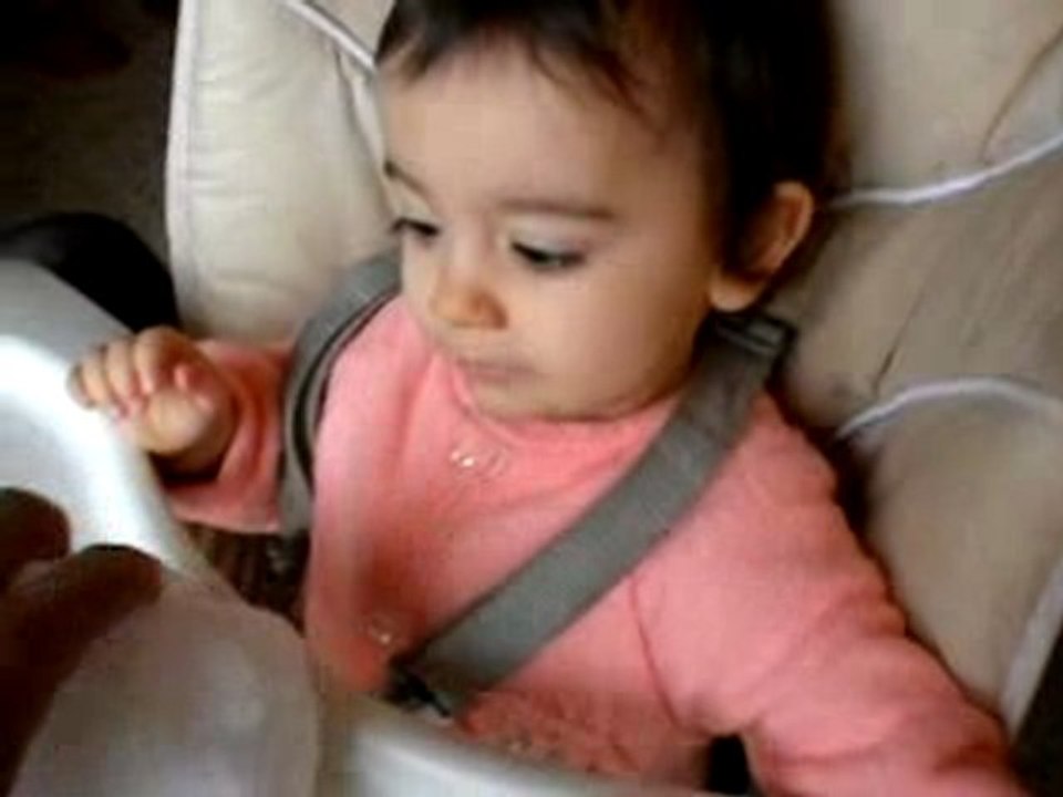 Lilly découvre la neige lol