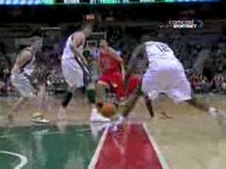 NBA Luke Ridnour beats the third-quarter buzzer with a half-