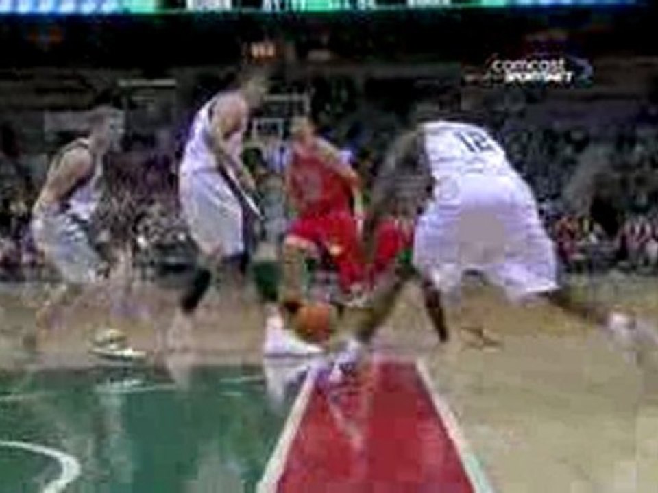 NBA Luke Ridnour beats the third-quarter buzzer with a half-