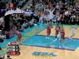 NBA Julian Wright takes flight to throw down the alley-oop f