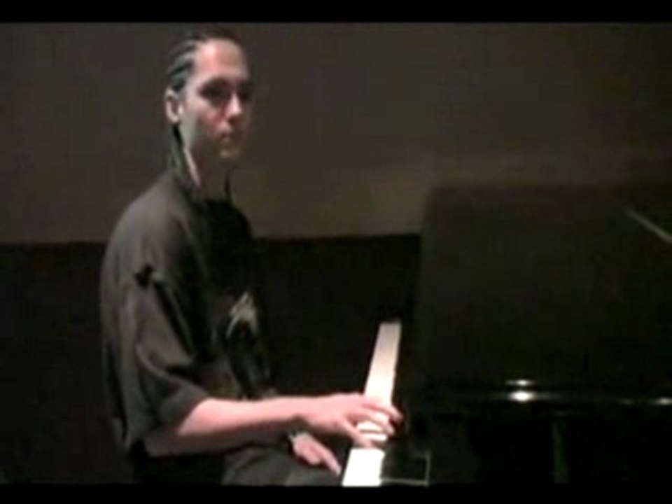 Tom Kaulitz playing the piano!
