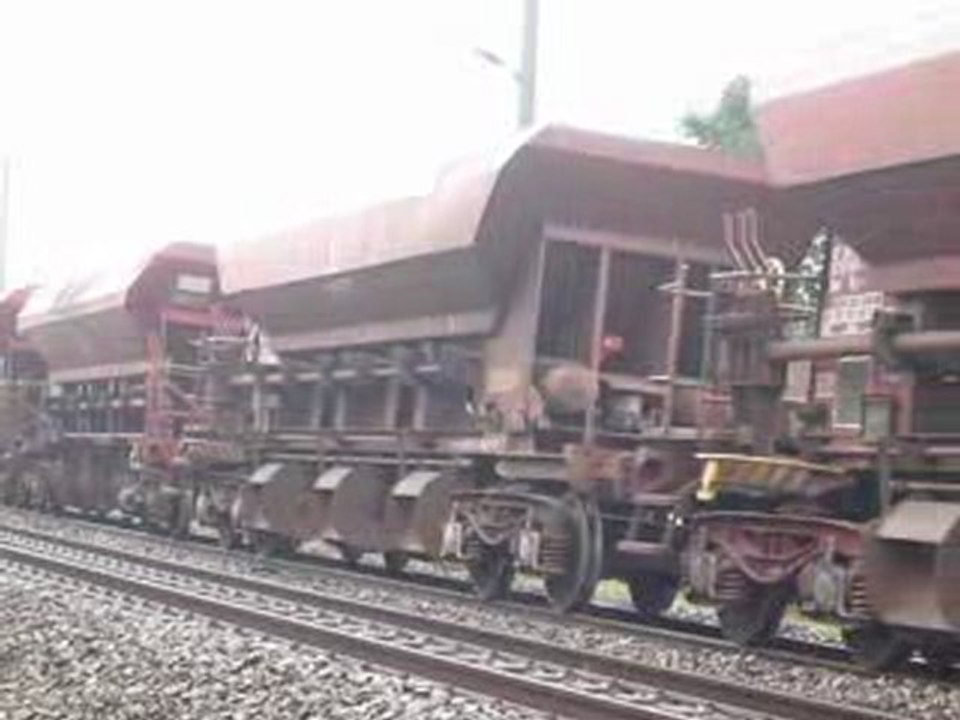 convoi ballast gare St Thégonec