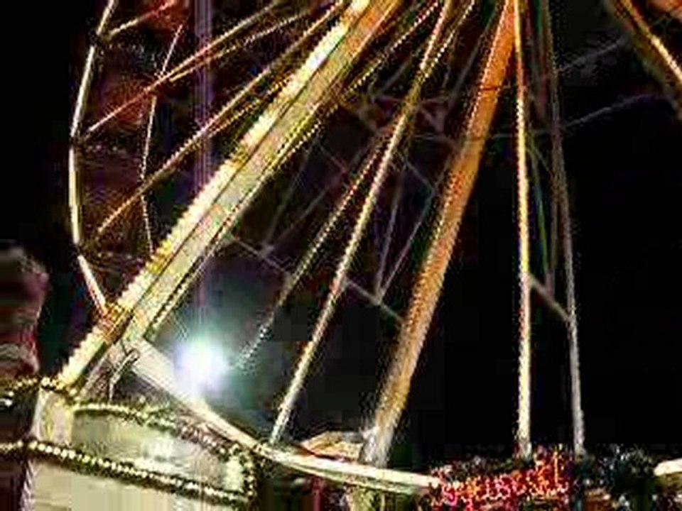 VIDEO gd roue village de noël