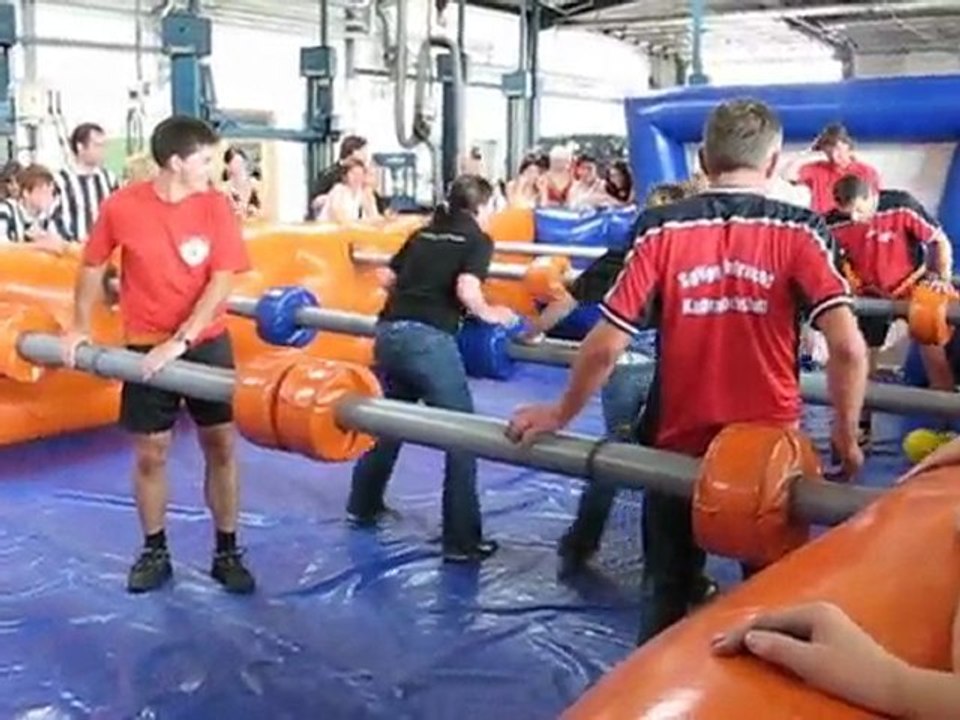 Die AH-Fussballer beim „Lebendkicker“ 2006