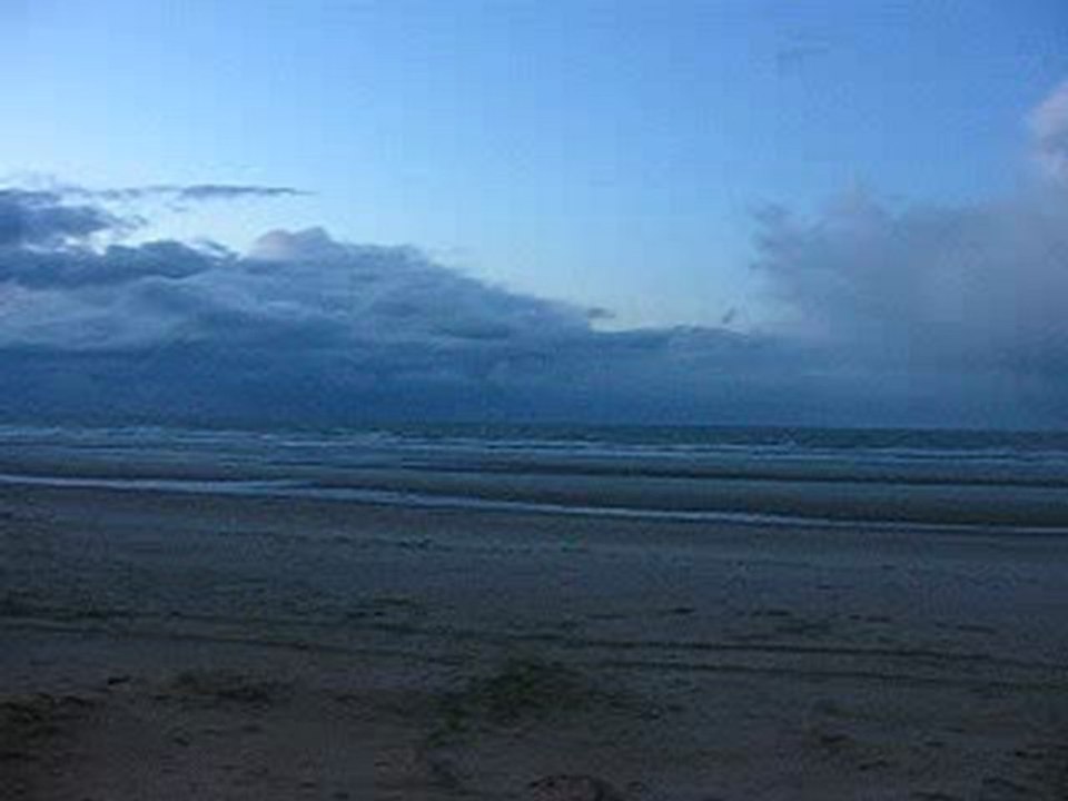 VIDEO plage en nocturne