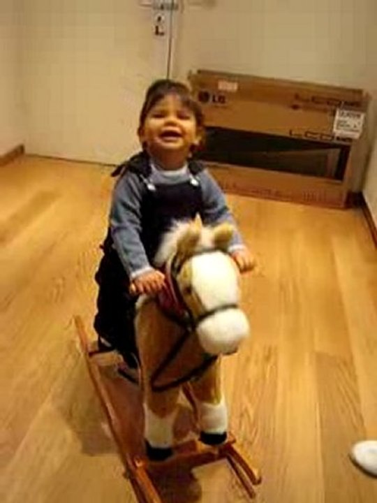 raphael et son cheval a bascule - noel 09