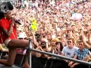 Shingai Shoniwa e The Noisettes  2009 V Festival Chelmsford