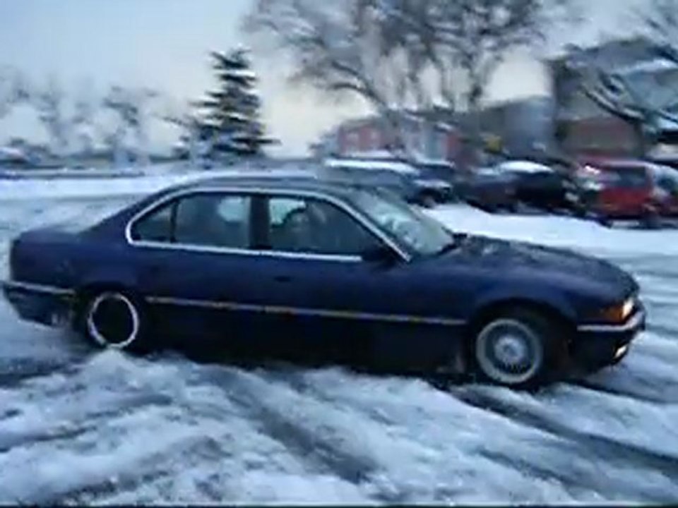 "Drift" BMW 725 tds E38 dans la neige !