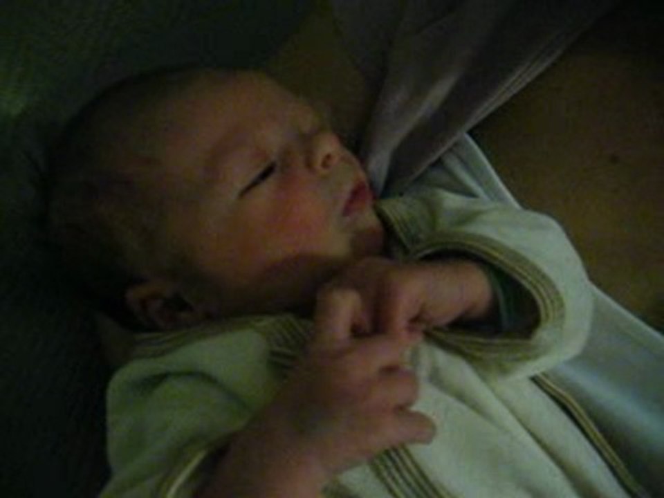 Tristan fait connaissance avec sa maman