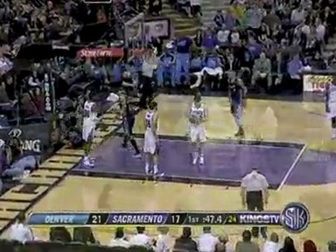 NBA Joey Graham drives to the bucket for a big jam and the f