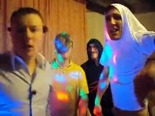 Fou ta Cagoule revu par les Charlots