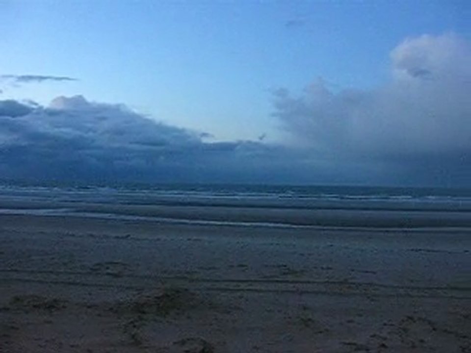 VIDEO plage en nocturne