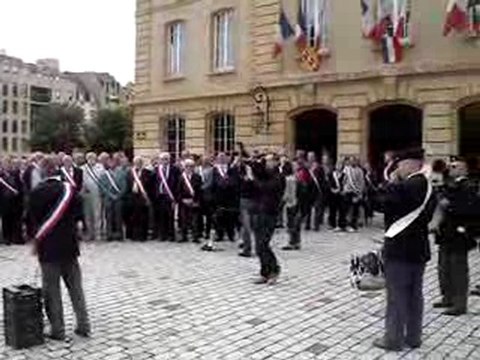 Manifestation des maires contre le départ du 13ème RDP