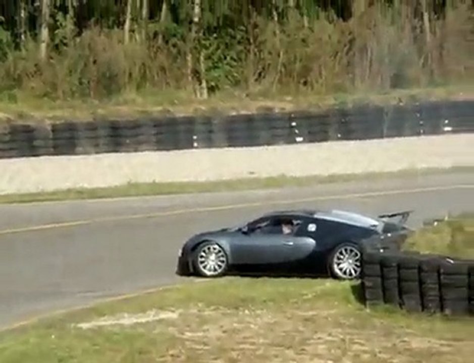 Bugatti Veyron endommagé