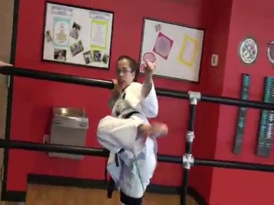Martial Arts Senior Master :  How to do a great side kick