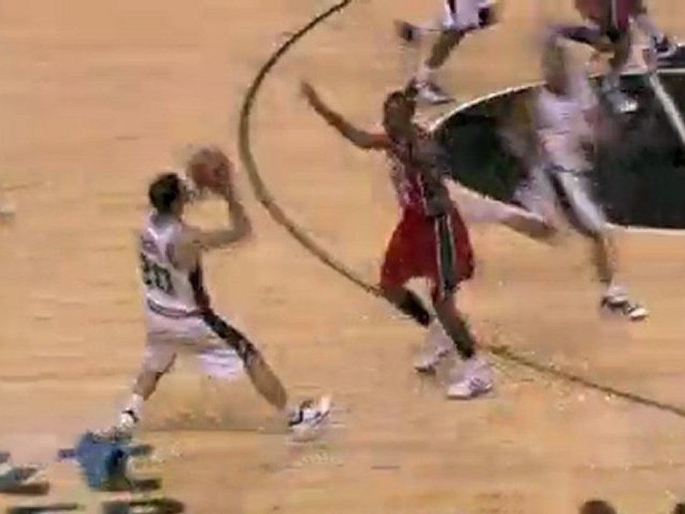 Tony Parker dumps the ball inside the paint to Tim Duncan, w