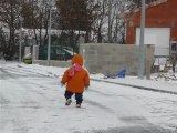 Juline marche dans la neige