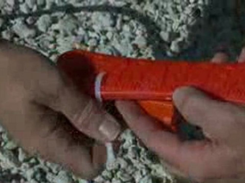 Grabber Electric Cord Connector