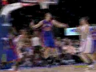 Nick Collison hits Russell Westbrook with a pretty feed in t