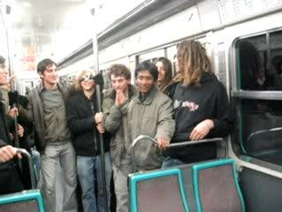 Un peu de bruit dans le metro...