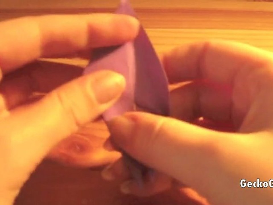 Origami : grue volant comme un avion de papier