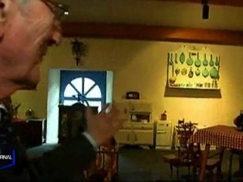 Une expo de jouets en bois (Beaulieu-Sous-La-Roche)