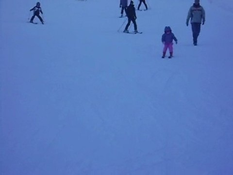 Mahaut , premières glissades !