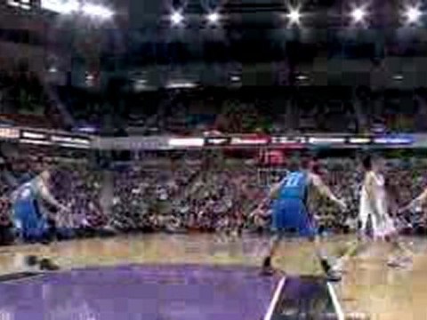 Beno Udrih and Spencer Hawes execute a perfect pick-and-roll