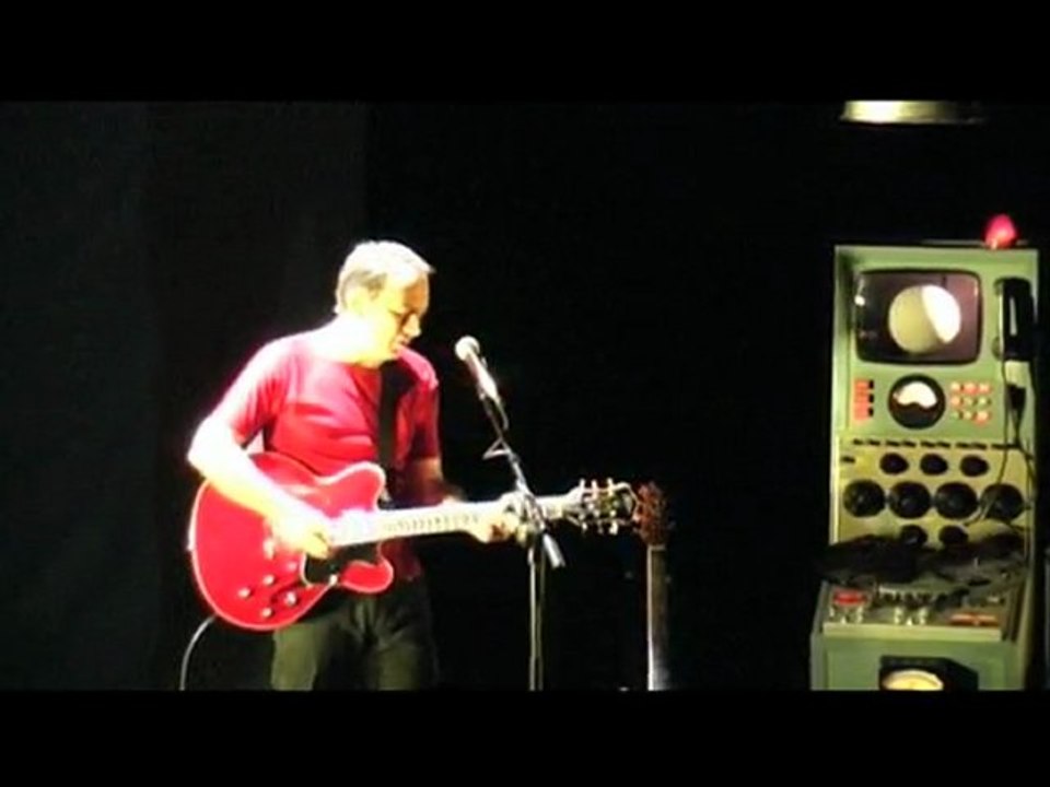 Extraits du spectacle "Chansons tombées du ciel" de GAGARINE