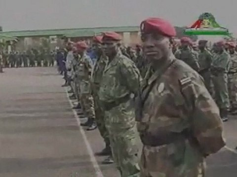 Sékouba devant l'armée (ouverture) (guineeinformation.com)