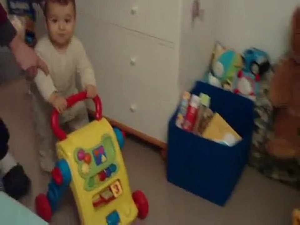 nono marche tout seul...enfin presque.A vous de juger