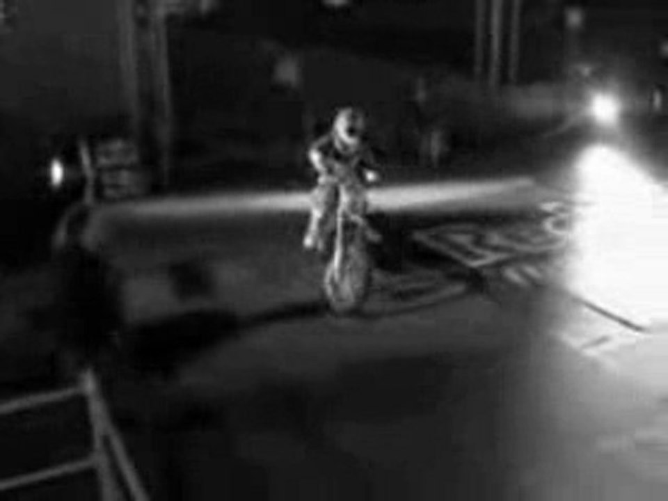 Robbie Maddison - New Eve 2008 Jump !