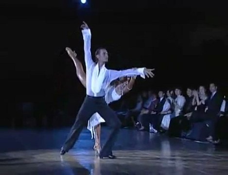 Slavik Kryklyvyy & Karina Smirnoff dancing The Rumba