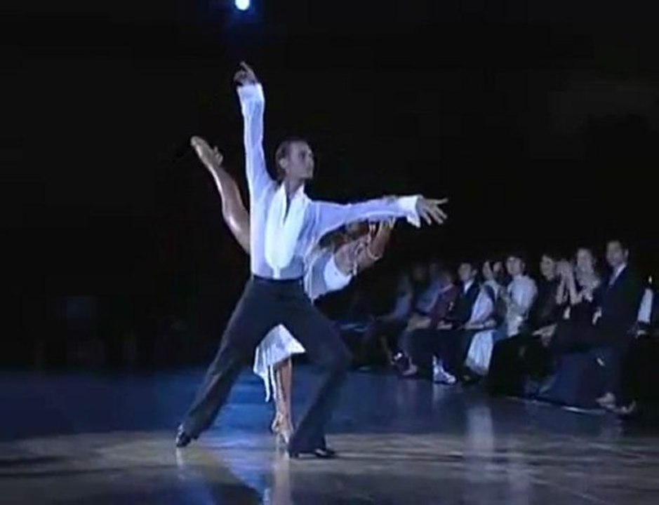 Slavik Kryklyvyy & Karina Smirnoff dancing The Rumba