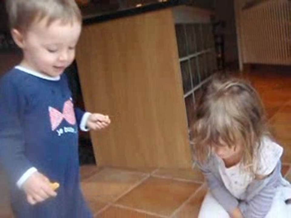 Maria et Gaël et l'escargot du matin - septembre 2009