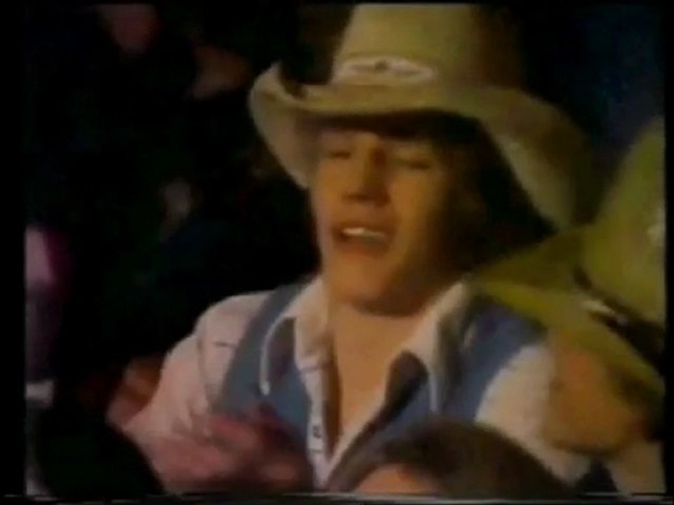 Kenny Rogers - Love Or Something Like It LIVE