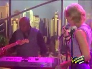 Katharine McPhee :: Keep Drivin' (Live on the CW)