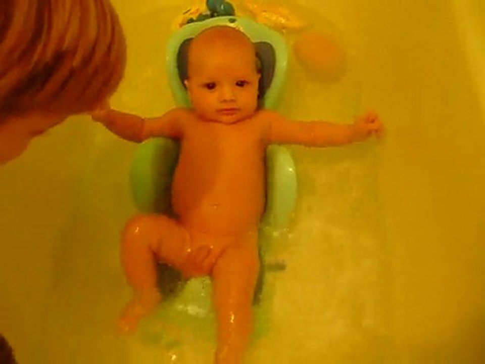 arthur ds le bain (2mois)
