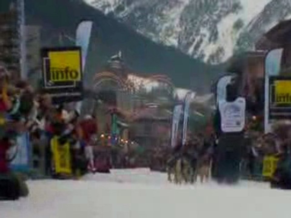 Des milliers de spectateurs au départ de la 7e étape