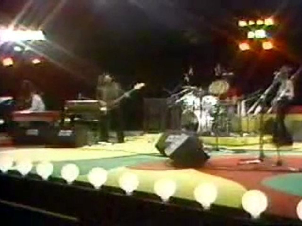 Octobre - L'oiseau rouge (Survivance)