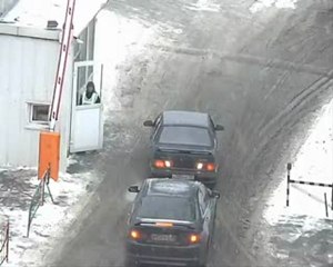 Dikkatsiz sürücünün komik kazası-trformula1.com