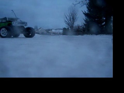 HPI E-SAVAGE BRUSHLESS SUR LA NEIGE