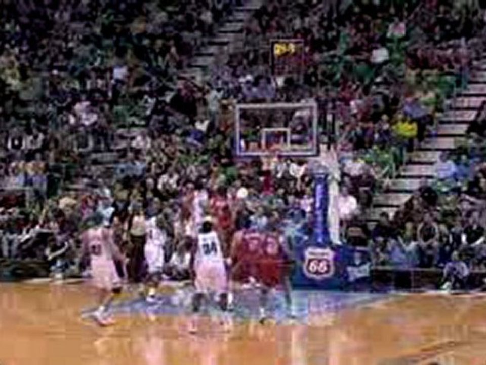 Paul Millsap beats the third-quarter buzzer with a three fro