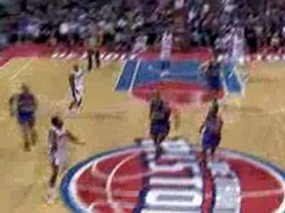 Ben Wallace throws a long pass to Rodney Stuckey, who finish