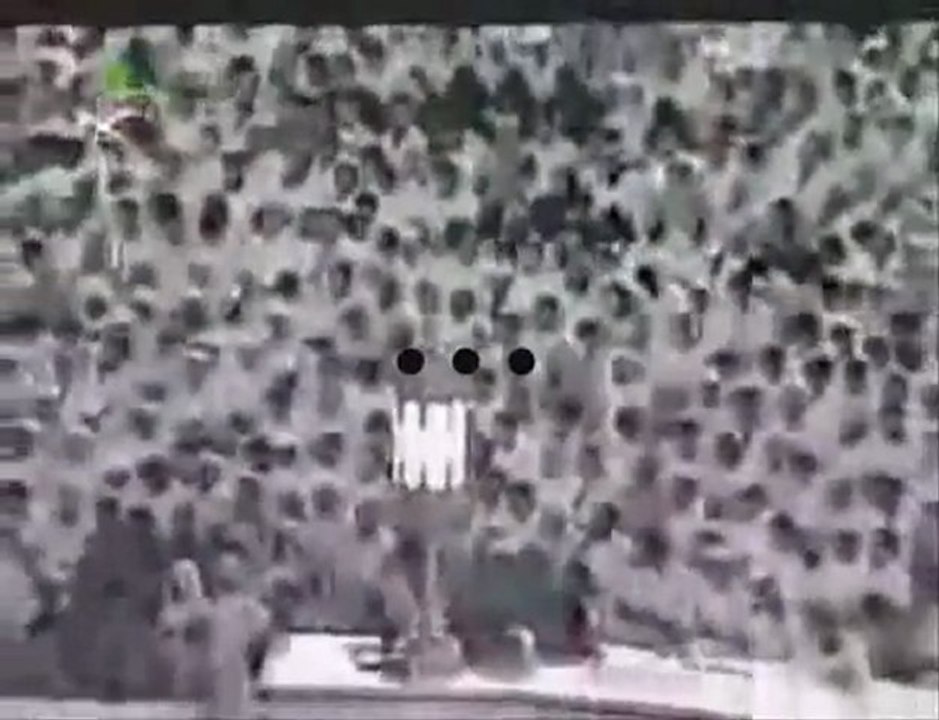 kabe imamı namazda kuran okurken ağlıyor