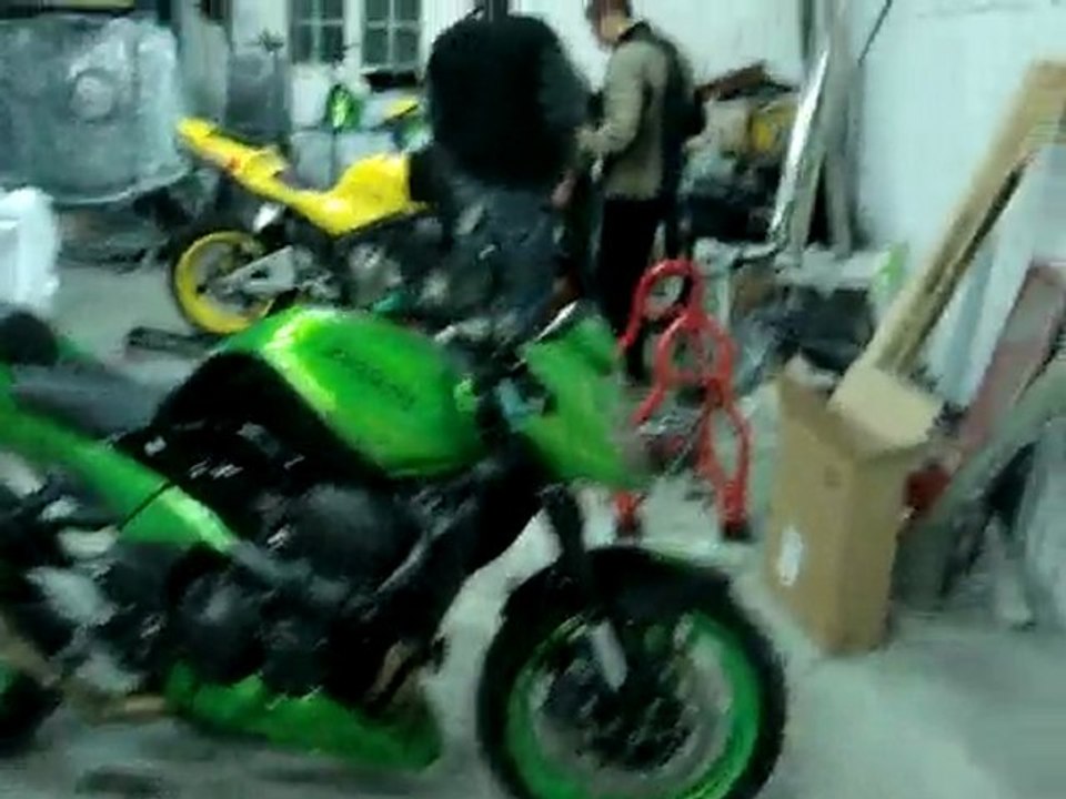 les motos chez le carrossier