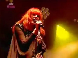 Florence & The Machine - Kiss With A Fist (Live Reading)