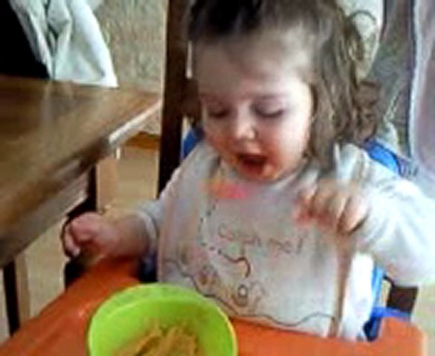 Elisa mange seule